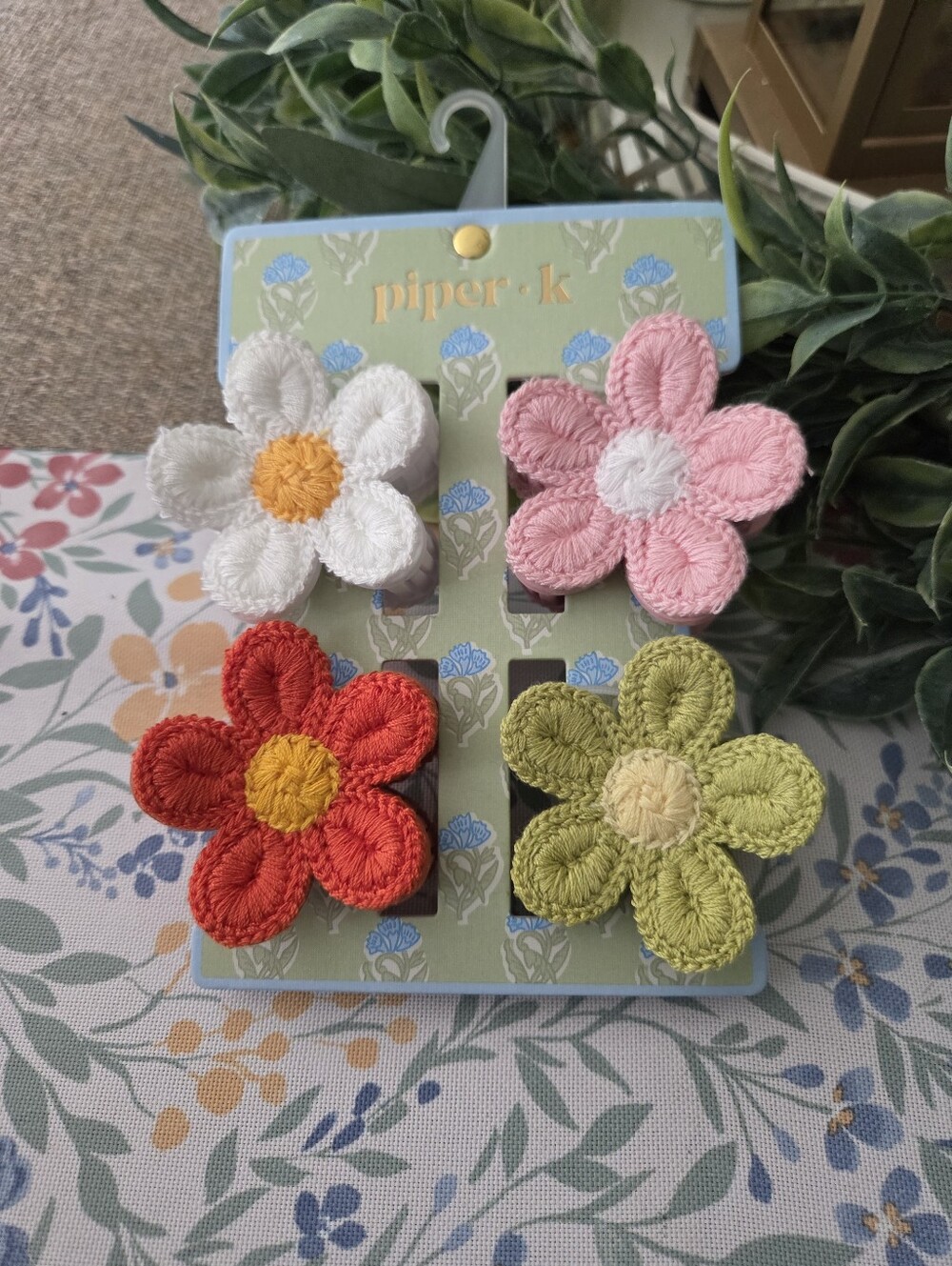 Piper Crochet Flower Hair Clips – White, Pink, Red, Green (4-Pack)
